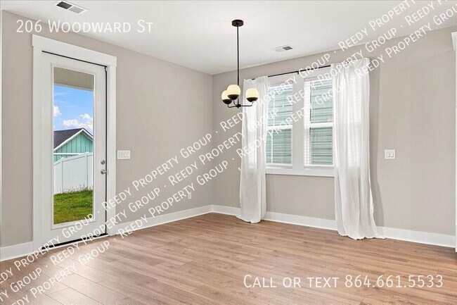 Photo - 206 Woodward St
