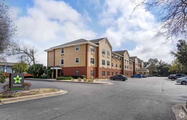 Building Photo - Furnished Studio-Pensacola - University Mall Rental