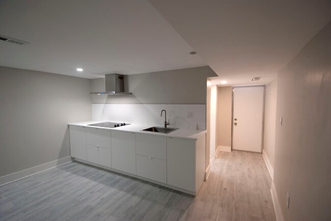 Building Photo - 4834 Larchwood Ave Unit Ground Rental