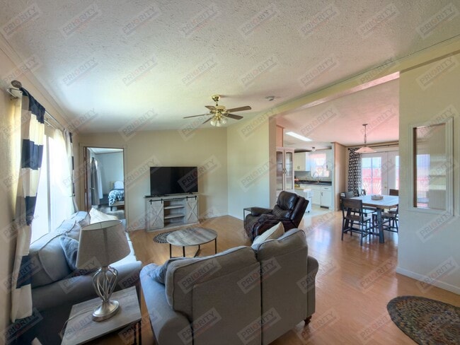 1302 Orchid Ln