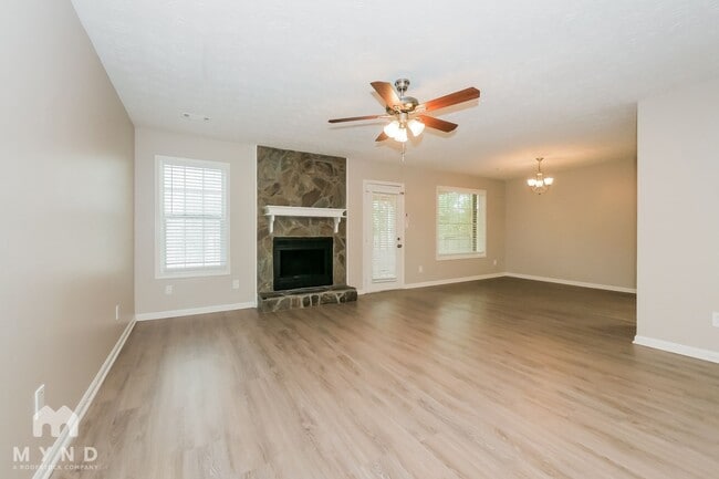 Photo - 370 Cornwallis Way