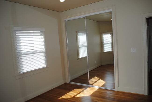 Photo - 1172 E Orange Grove Blvd Unidad Upstairs apt in four plex