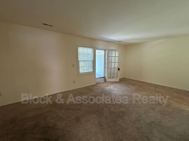 Photo - 2962 St Marks Rd SW