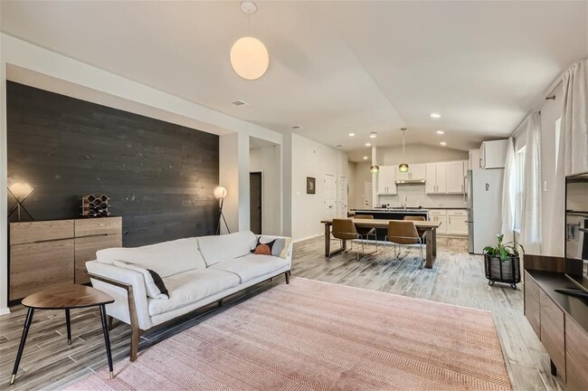 Photo - 21501 Stampede Trail