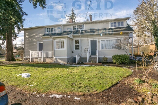 Photo - Charming 2 Bedroom Apartment Available in Milwaukie - Private Fenced-In Yard! Unit 01
