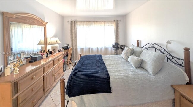 Photo - 450 Golden Isles Dr Unit 2C