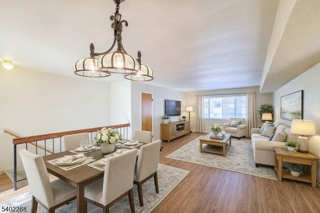 Photo - 1302 Bradley Ct