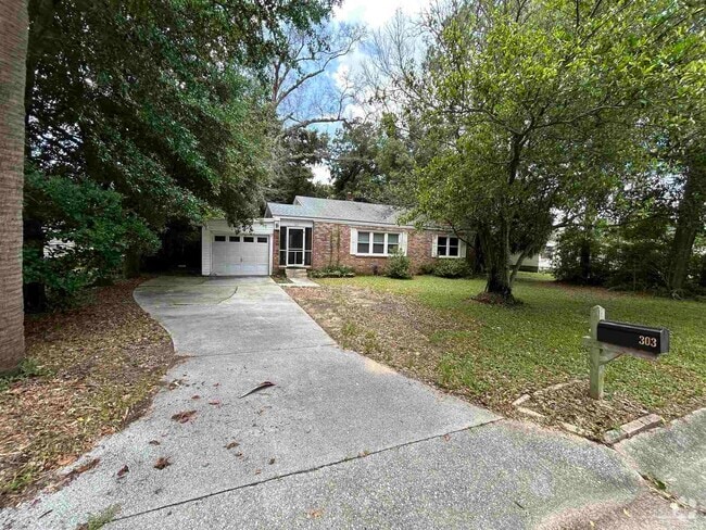 Building Photo - 303 Ariola Ave Rental