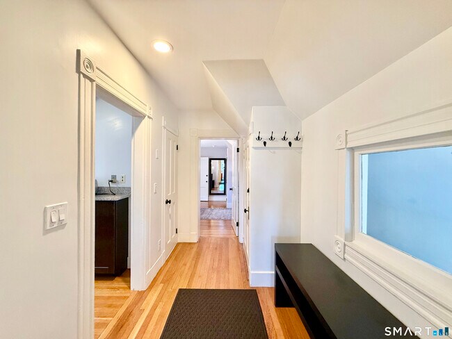 Photo - 392 Orange St Unit 3