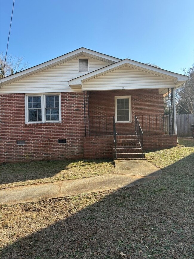 Building Photo - 15 Underwood Ave