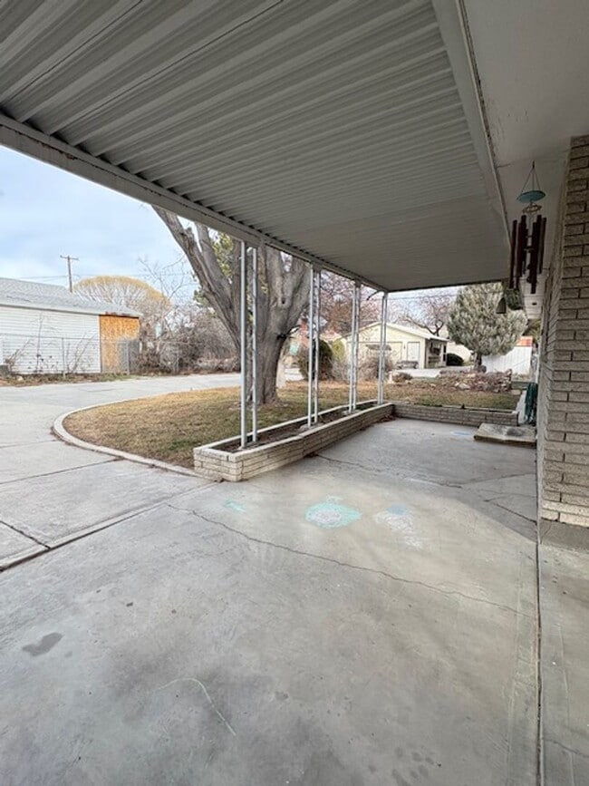 Photo - Single-family Home with 2 bedrooms and an office.