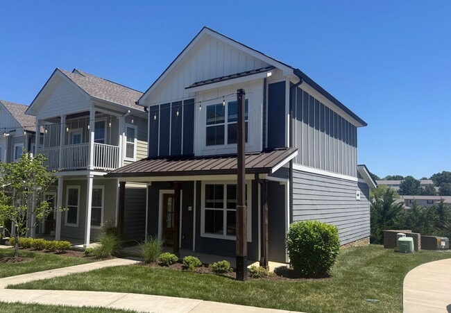 Building Photo - 3-Bedroom Townhome with Pool Access Near Downtown Cookeville