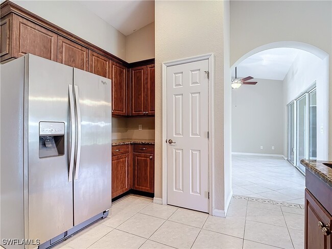 Photo - 1726 Trafalgar Pkwy