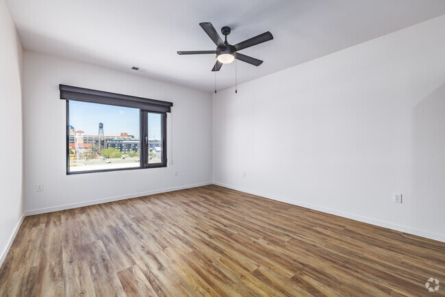 2BR, 2BA - 1,058SF - Primary Bedroom