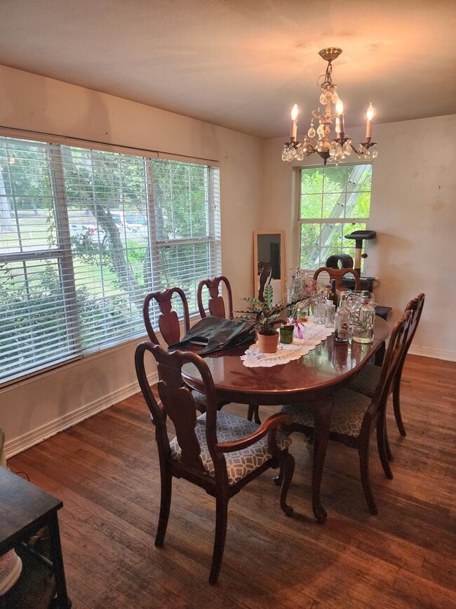 Photo - 4 bedroom house available near UF campus