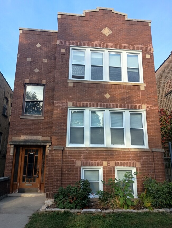 Building Photo - 3842 N Mozart St Unit 2