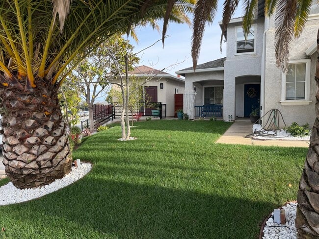 Building Photo - 752 Vinca Ct