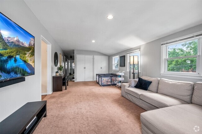 Building Photo - 43-11 220th Pl Unit 2 Rental