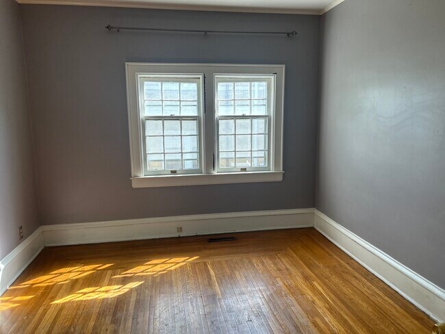 Photo - 873 Chester Rd