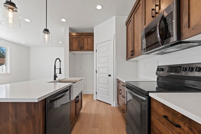 Photo - 33 E Carlton Ave