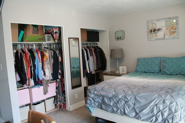 Photo - 555 W 920 N