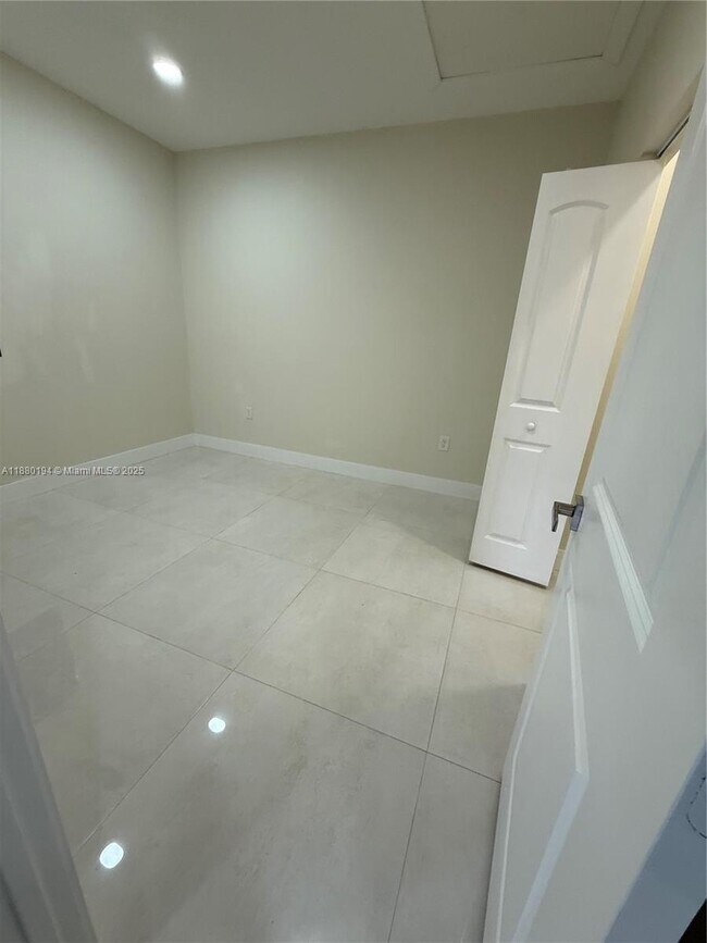 Photo - 559 NW 2nd St Unidad 1