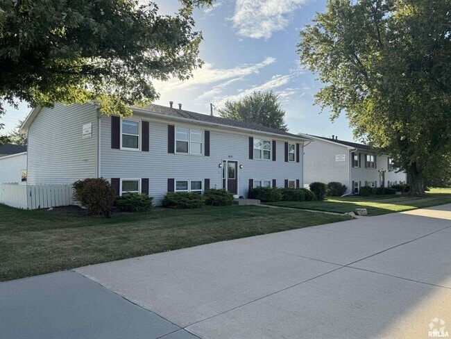 Building Photo - 415 W Cedar Ln Dr Unit B1 Apt 2