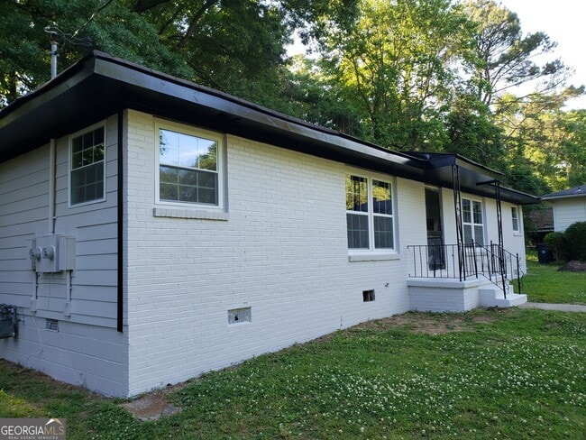 Photo - 2975 Jones St