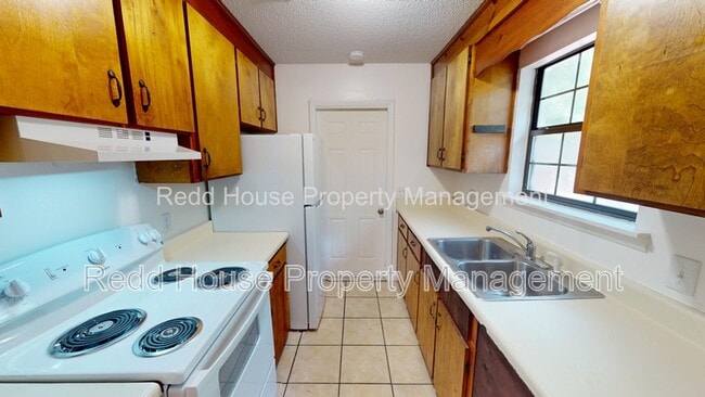 Photo - 111 Oakridge Cir