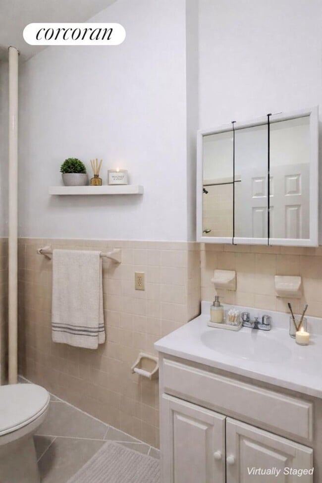 Photo - 306 W 51st St