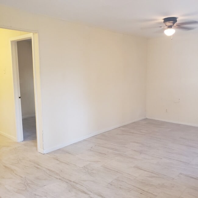 Photo - 809 W 4th St Unit A