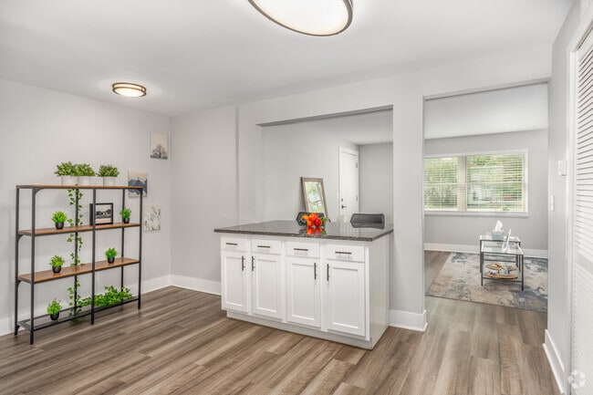 2BR, 1BA - 850SF - Kitchen