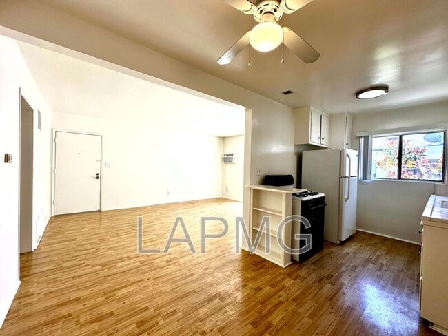 Photo - 5748 Hazeltine Ave