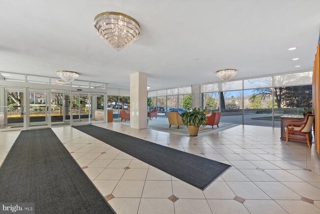 Photo - 10201 Grosvenor Pl Unidad 923