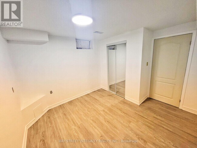 Photo - 37 Sandham Crescent