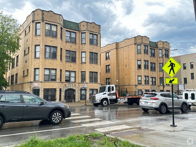 Building Photo - 1530 N Kedzie Ave Rental