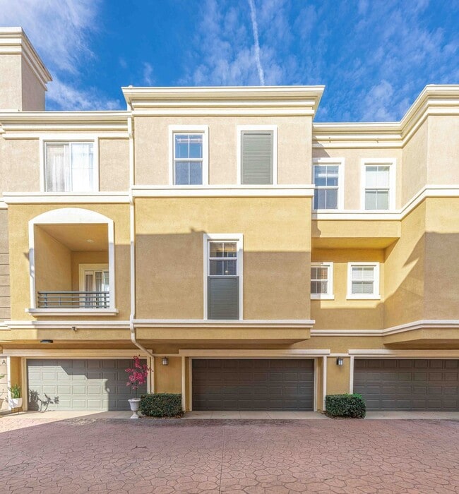 Photo - Stunning Upgraded Tri-Level Condo in South Coast Metro’s Exclusive Vantage Community