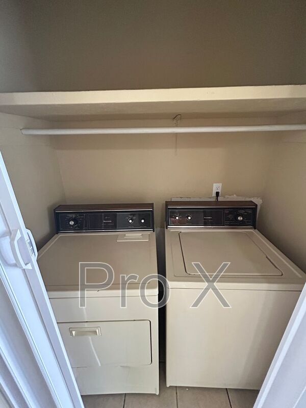 Photo - 405 Park St