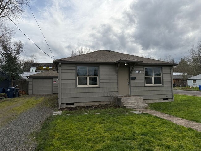 Photo - Charming 2 bed 1 bath house in a great neighborhood!
