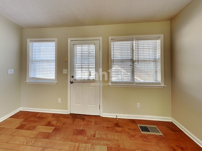 Photo - 508 Silver Maple Ln