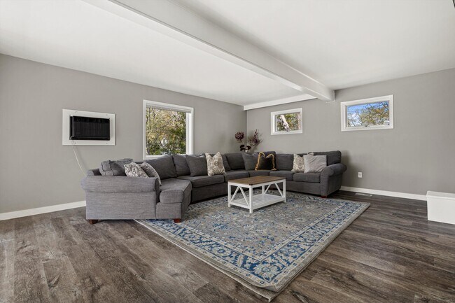 Photo - 930 Henry St