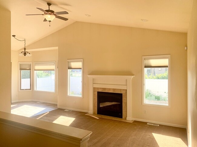 Photo - Beautiful 3 bed 2 bath condo on the west end!