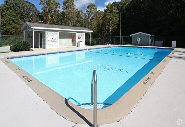 Piscina - Clemmons Trace Village Apartments