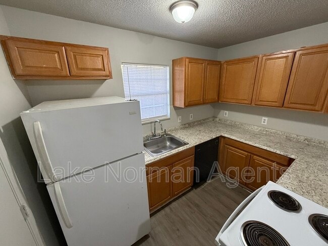 Photo - 628 7th Ave SW