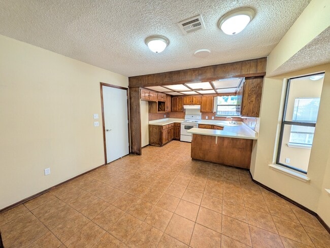 Photo - 1707 S 138th E Ave