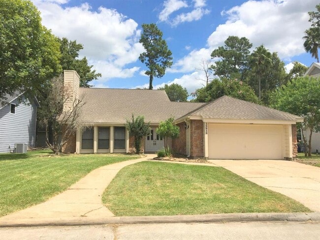Building Photo - 18918 Walden Forest Dr Rental