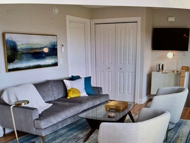 Photo - 161 Middle Rd Unit A