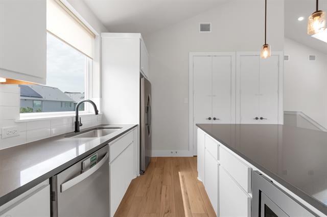Photo - 1028 Bastion Ct
