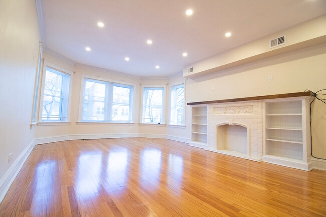 Photo - 7534 N Oakley Ave Apartments Unit 2