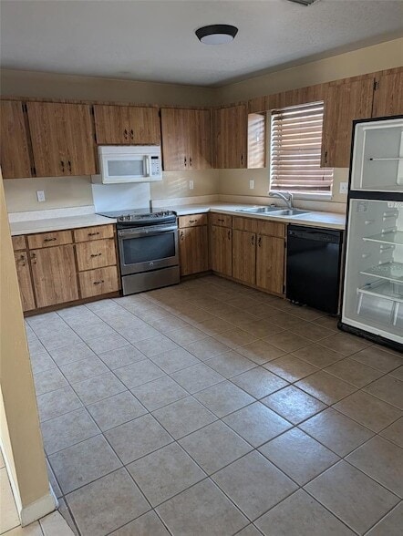 Photo - 814 N St Clair Abrams Ave